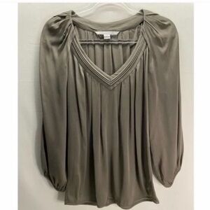 DVF Diane Von Furstenberg Pleated Balloon Silk Blouse. Stone Gray. Size 8